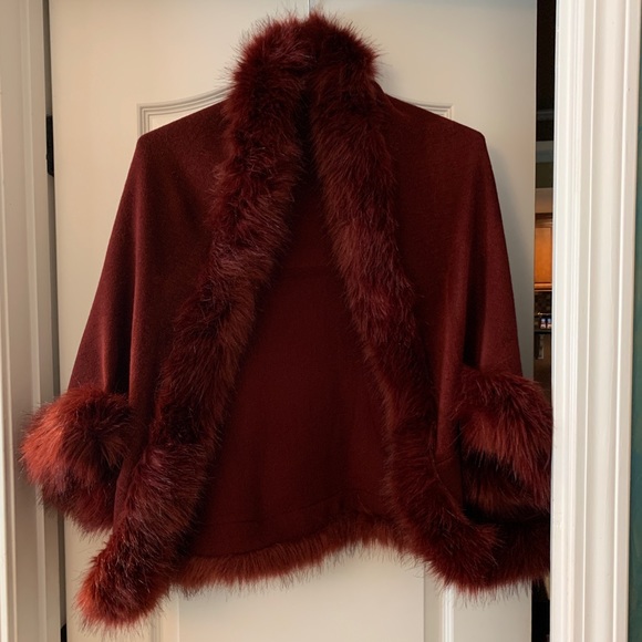 Women’s poncho sweater - Picture 1 of 2